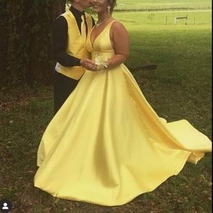 Sherri Hill Dress size 6